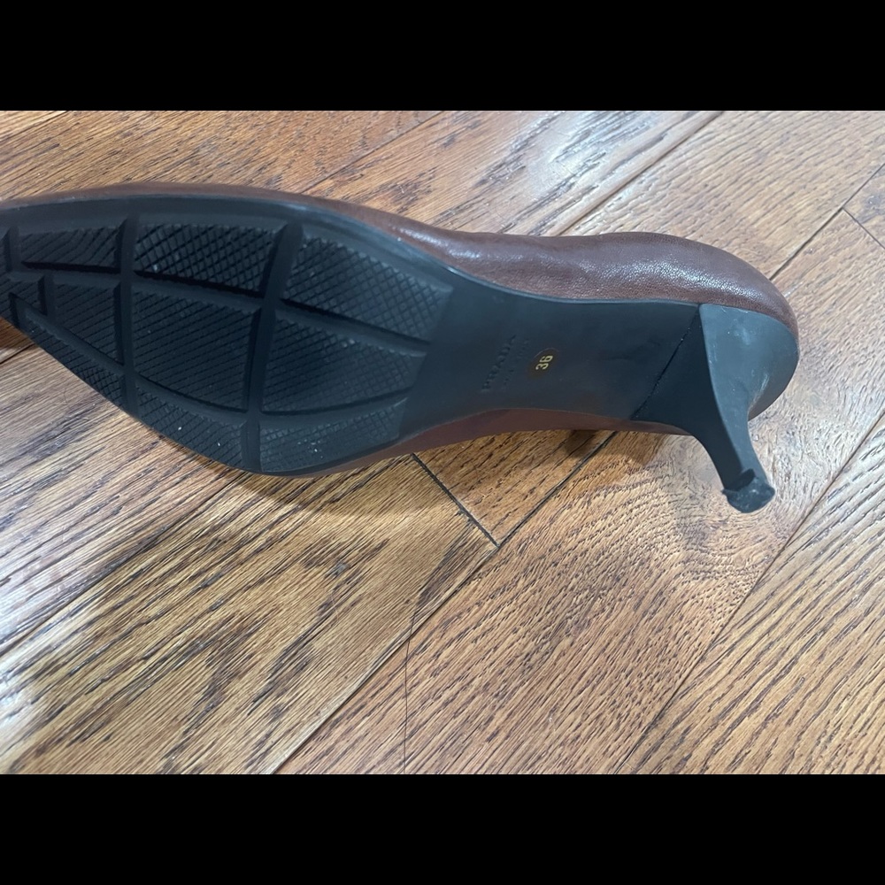 PRADA TAN LEATHER PUMPS - Picture 5 of 8